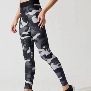 Ultracor Ultra High Rise Camouflage Star Leggings